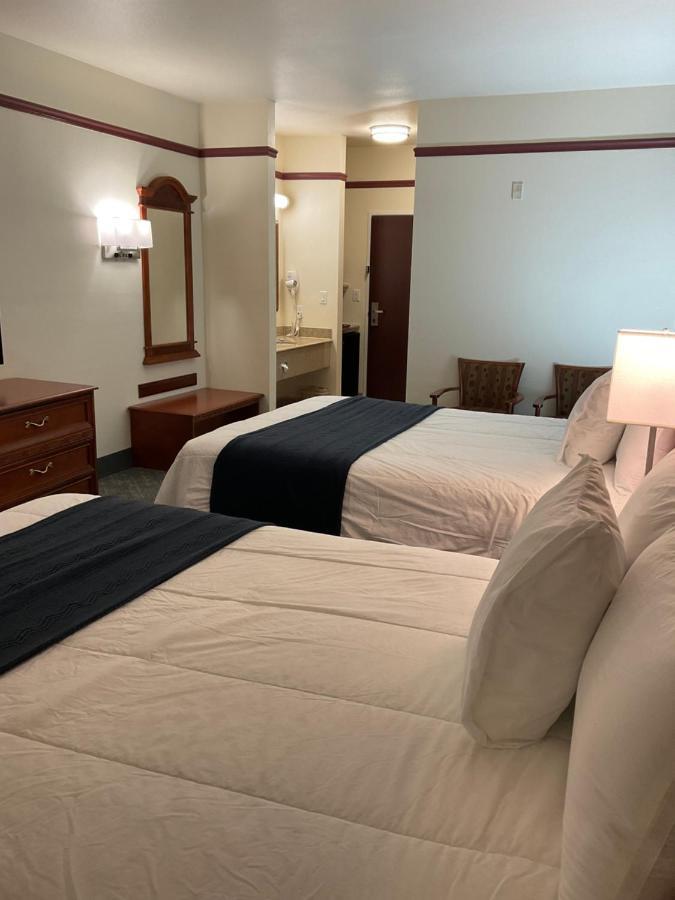 Budget Host Inn And Suites Cameron エクステリア 写真