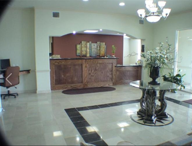Budget Host Inn And Suites Cameron エクステリア 写真