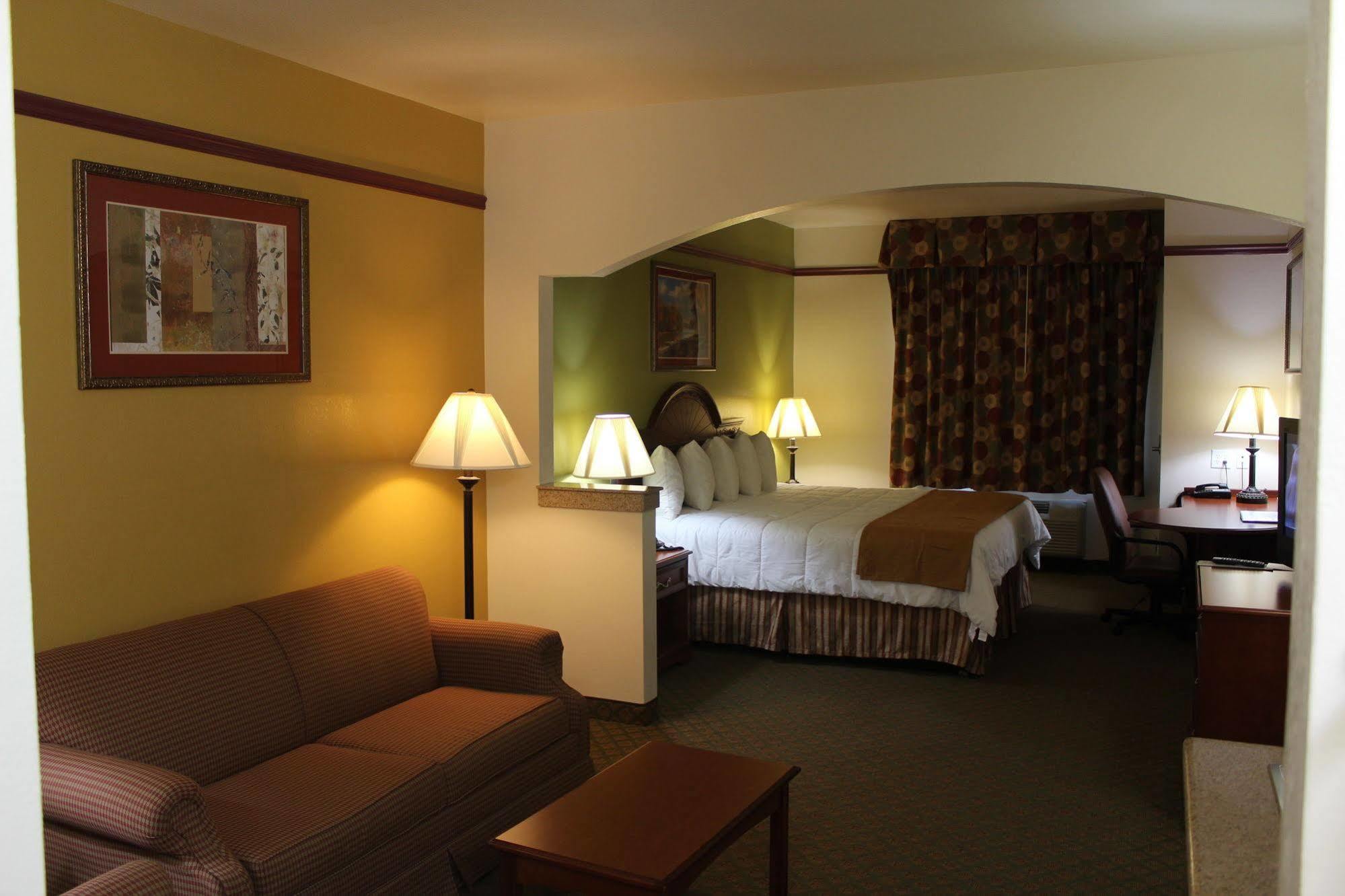 Budget Host Inn And Suites Cameron エクステリア 写真