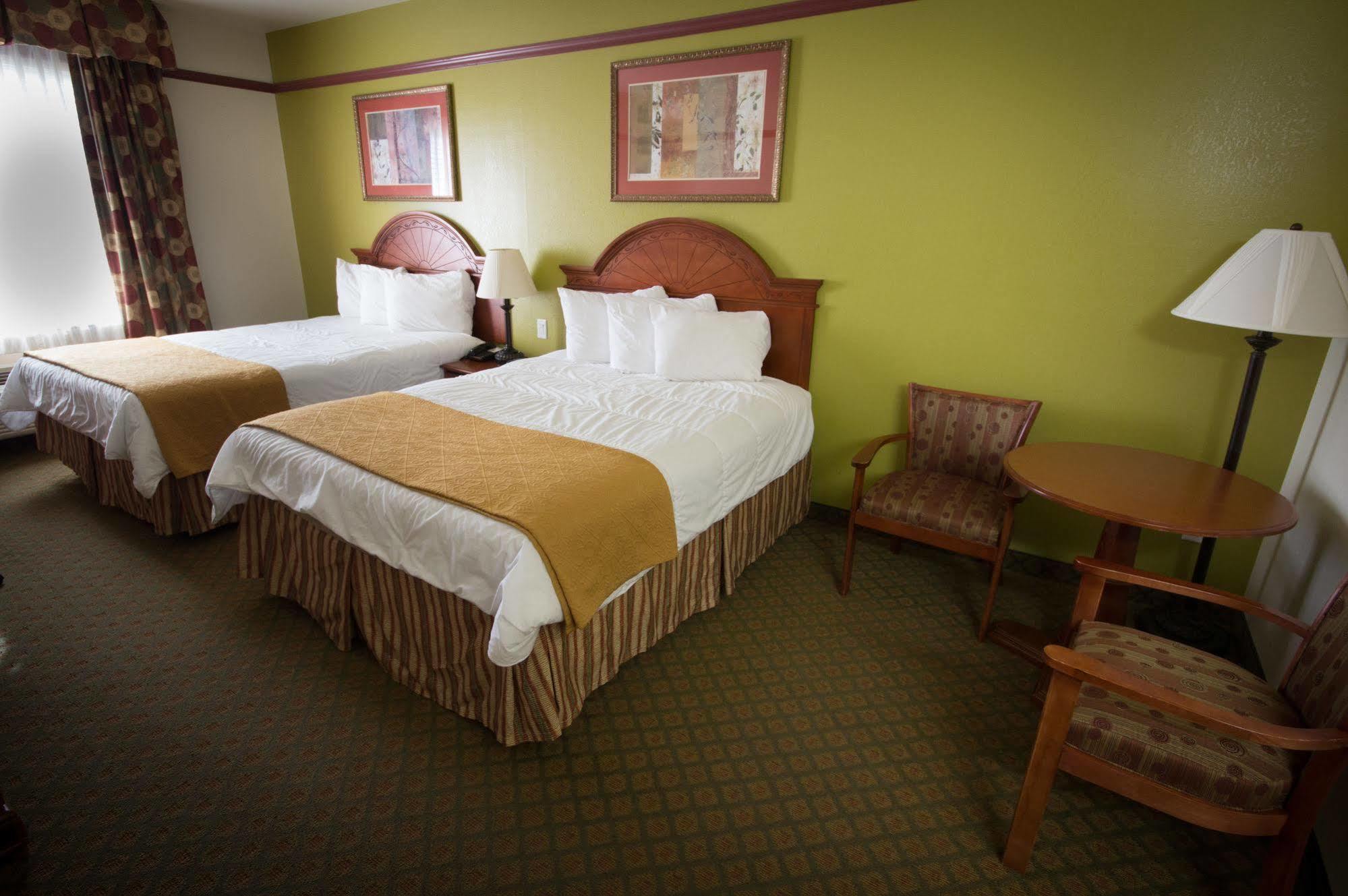 Budget Host Inn And Suites Cameron エクステリア 写真
