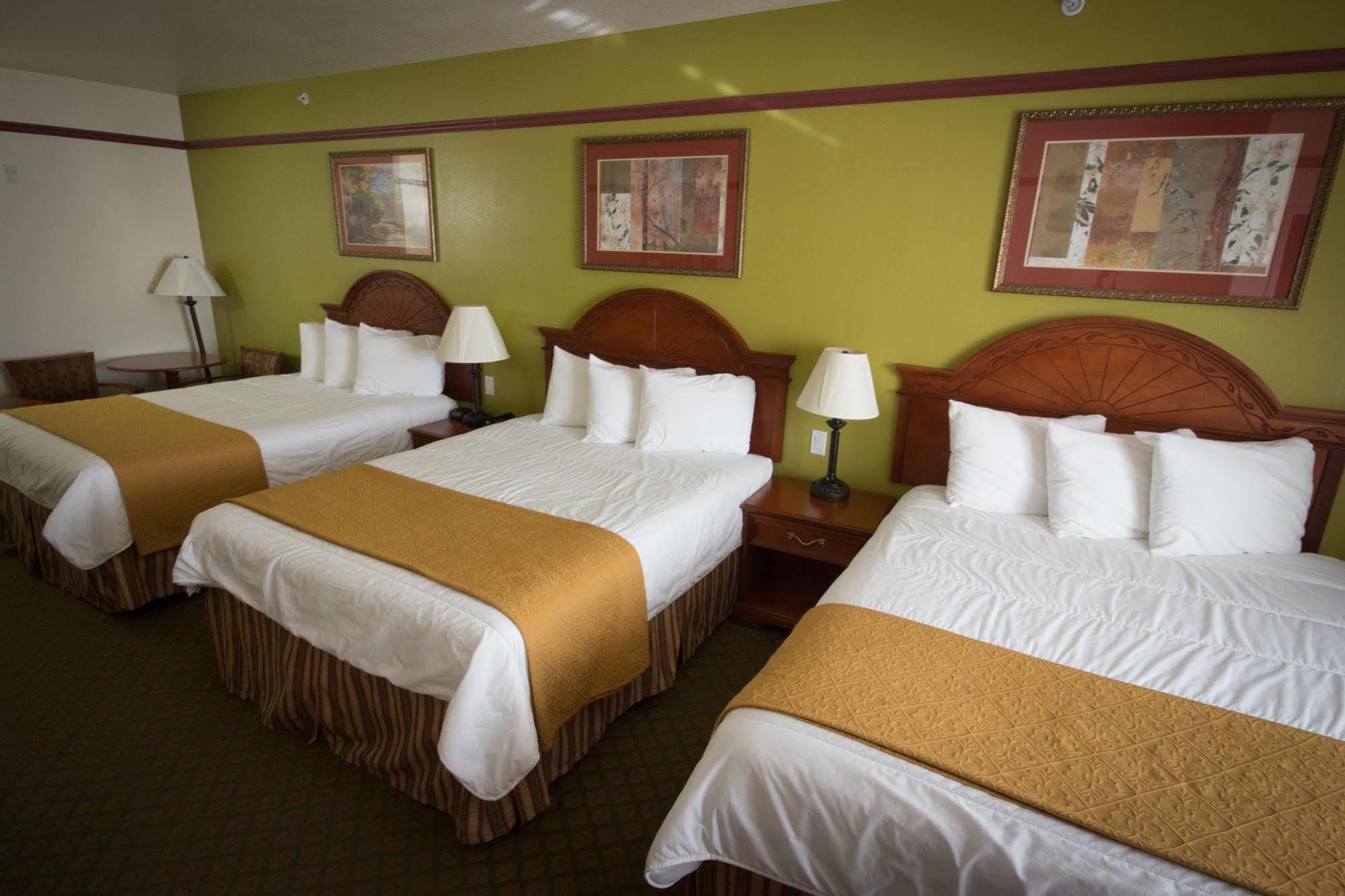 Budget Host Inn And Suites Cameron エクステリア 写真